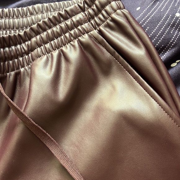 Burgundy faux leather pants - Picture 4 of 5